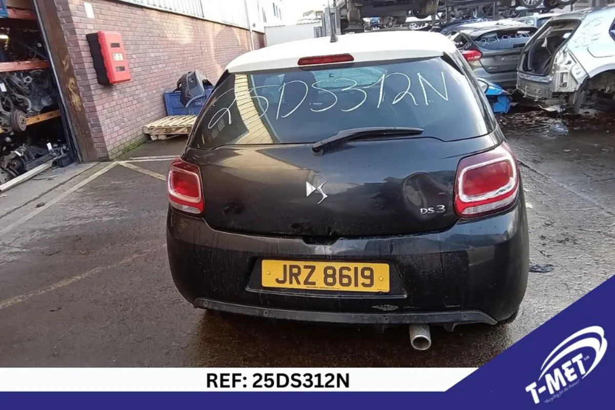 2015 DS 3 BREAKING FOR PARTS - Image 2