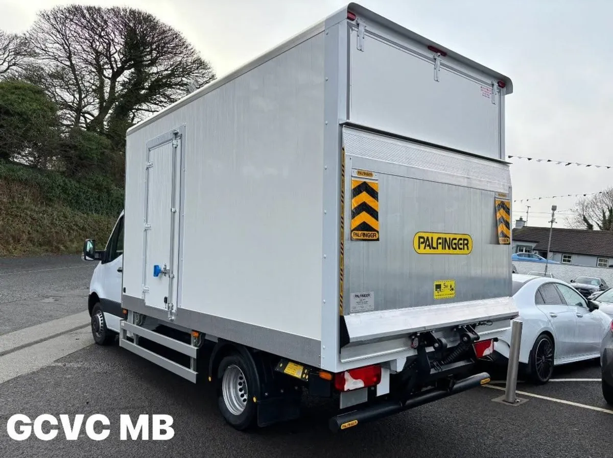 Mercedes-Benz Sprinter 519 Luton Box Body - Image 2