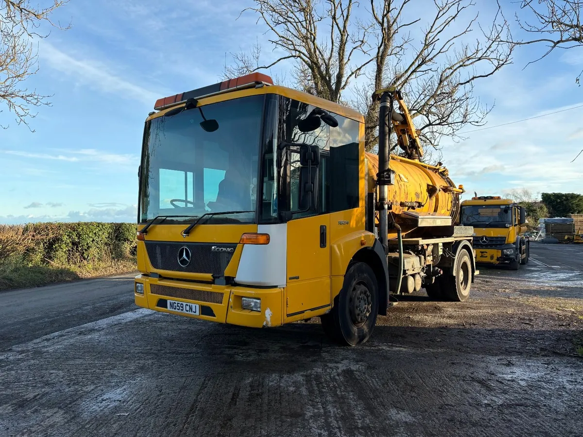 2010 Mercedes Econic 4x2 Gully/Vacuum Tanker - Image 2