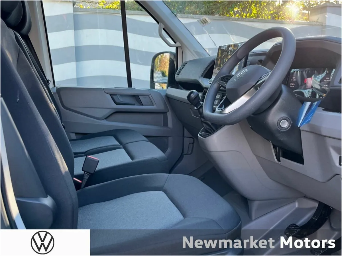 Volkswagen Crafter TRENDLINE 30 MEDIUM WHEEL BASE - Image 2