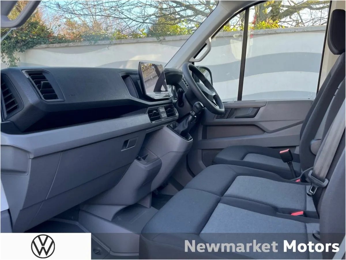 Volkswagen Crafter TRENDLINE 30 MEDIUM WHEEL BASE - Image 4