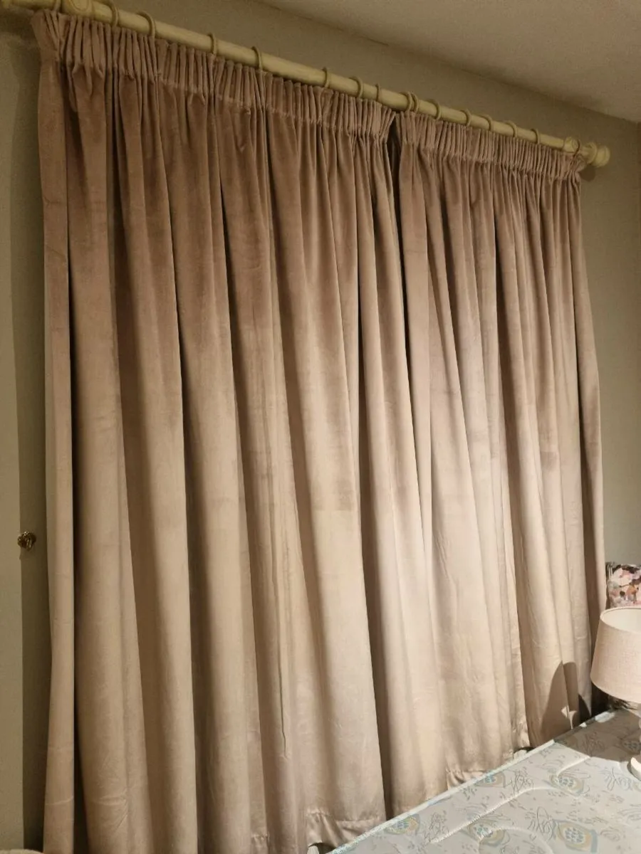 Curtains m&s pink velvet - Image 1