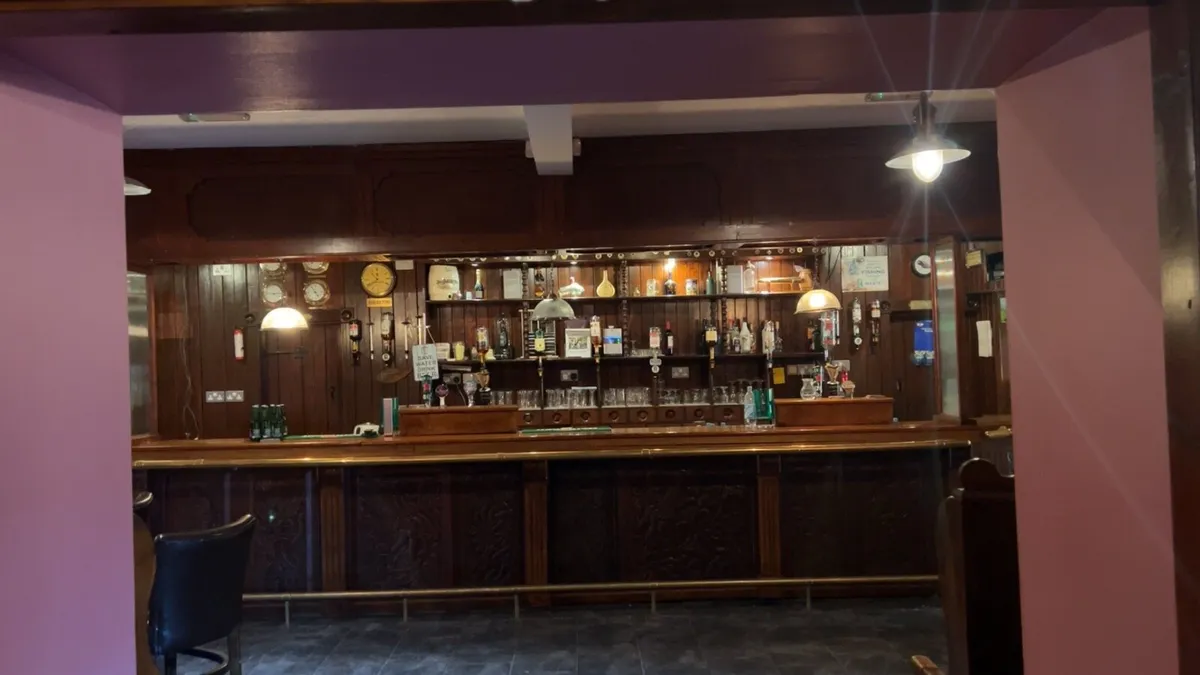 Pub bar - Image 1