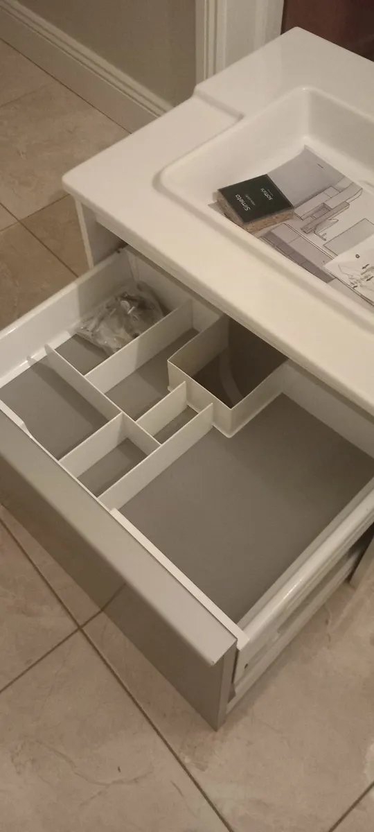 Bathroom sink - Image 2