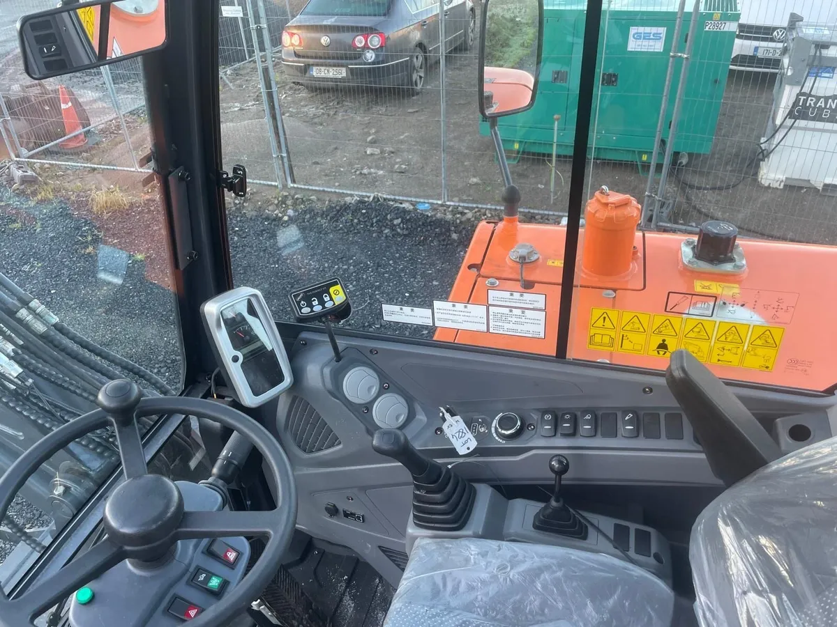 New 6 ton develon rubber duck - Image 4