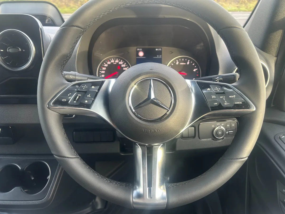 317 Select 9spd Automatic - Image 3