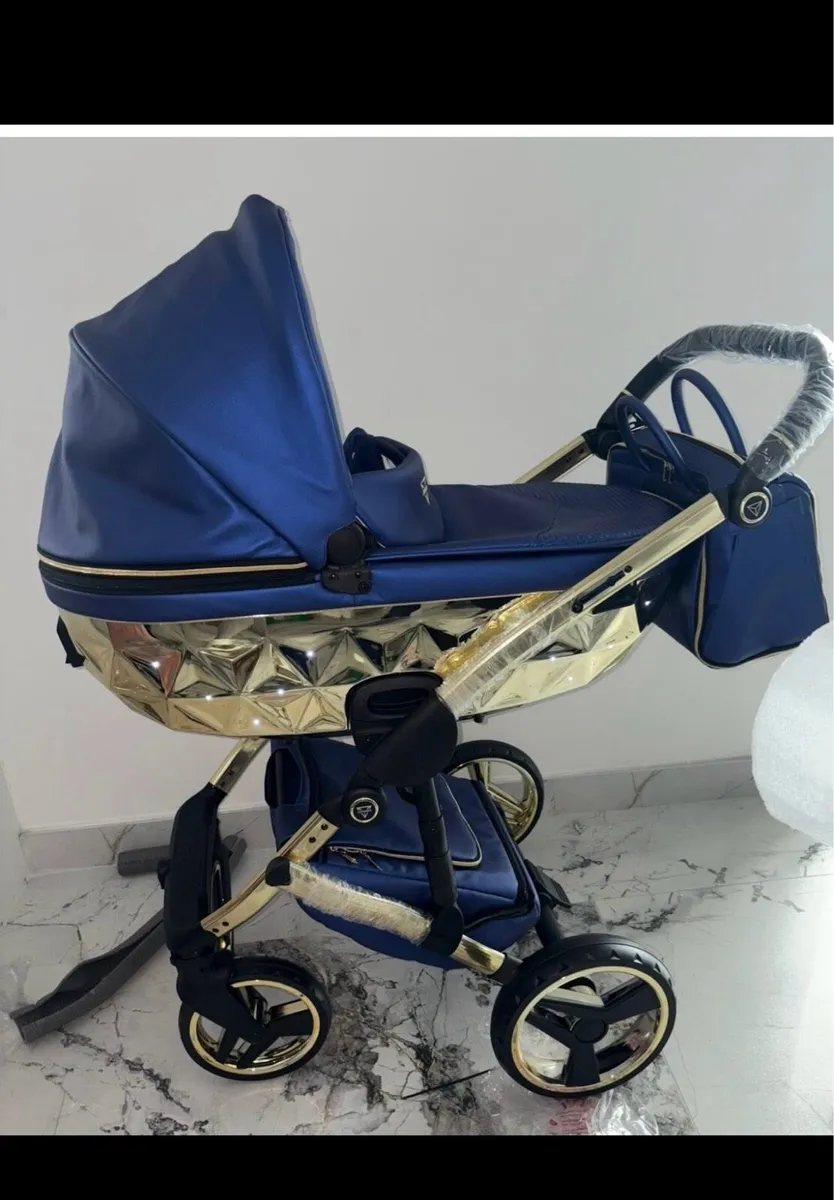 Pram - Image 1