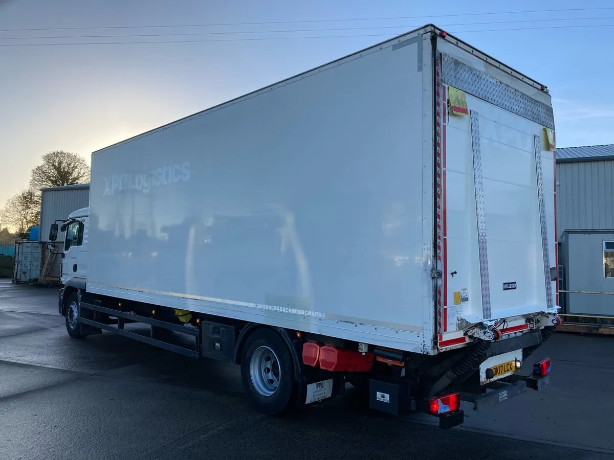 2017 MAN TGS 18-250 28 ft box body - Image 3