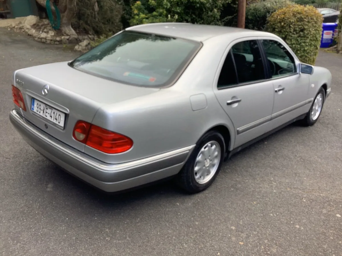 Mercedes-Benz E-Class 1999 - Image 2