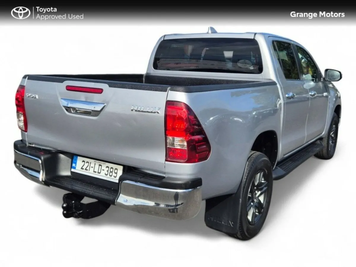 Toyota Hilux 2.8 SR5 CREWCAB 6 SPEED MANUAL**FULL - Image 3
