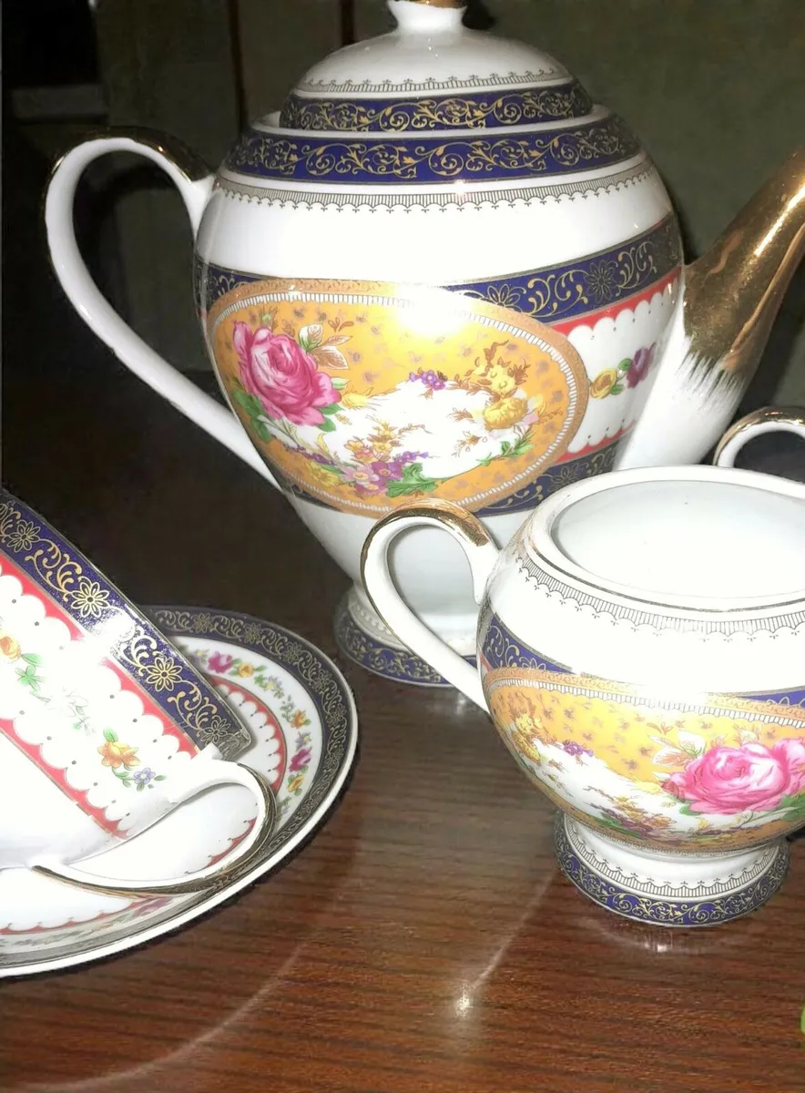 Beautiful fine bone china teaset - Image 2