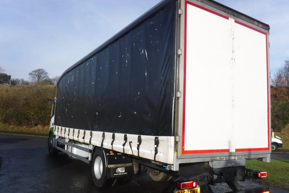 Mercedes 18-24 30ft curtainsider barn doors 2020 . - Image 3
