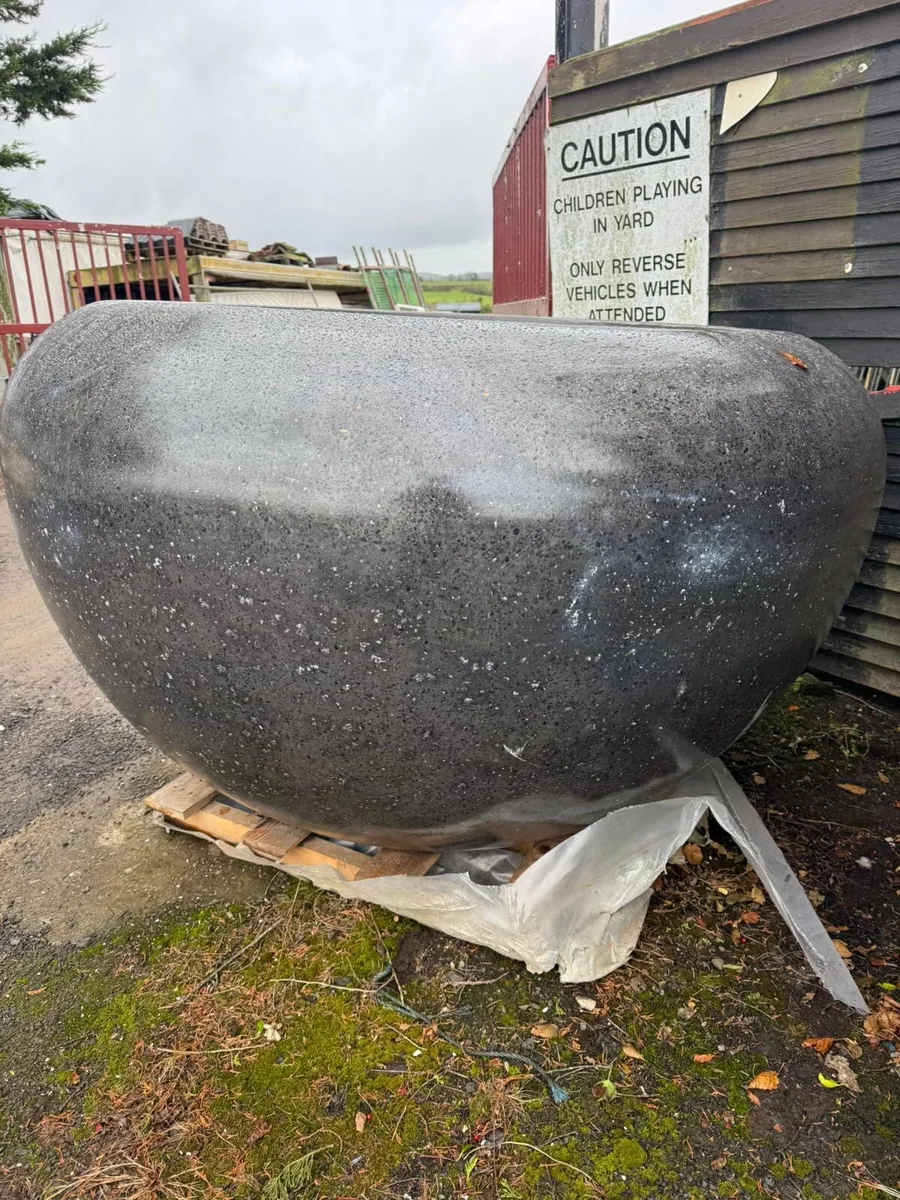 large Granite Effect Planter. - Image 3