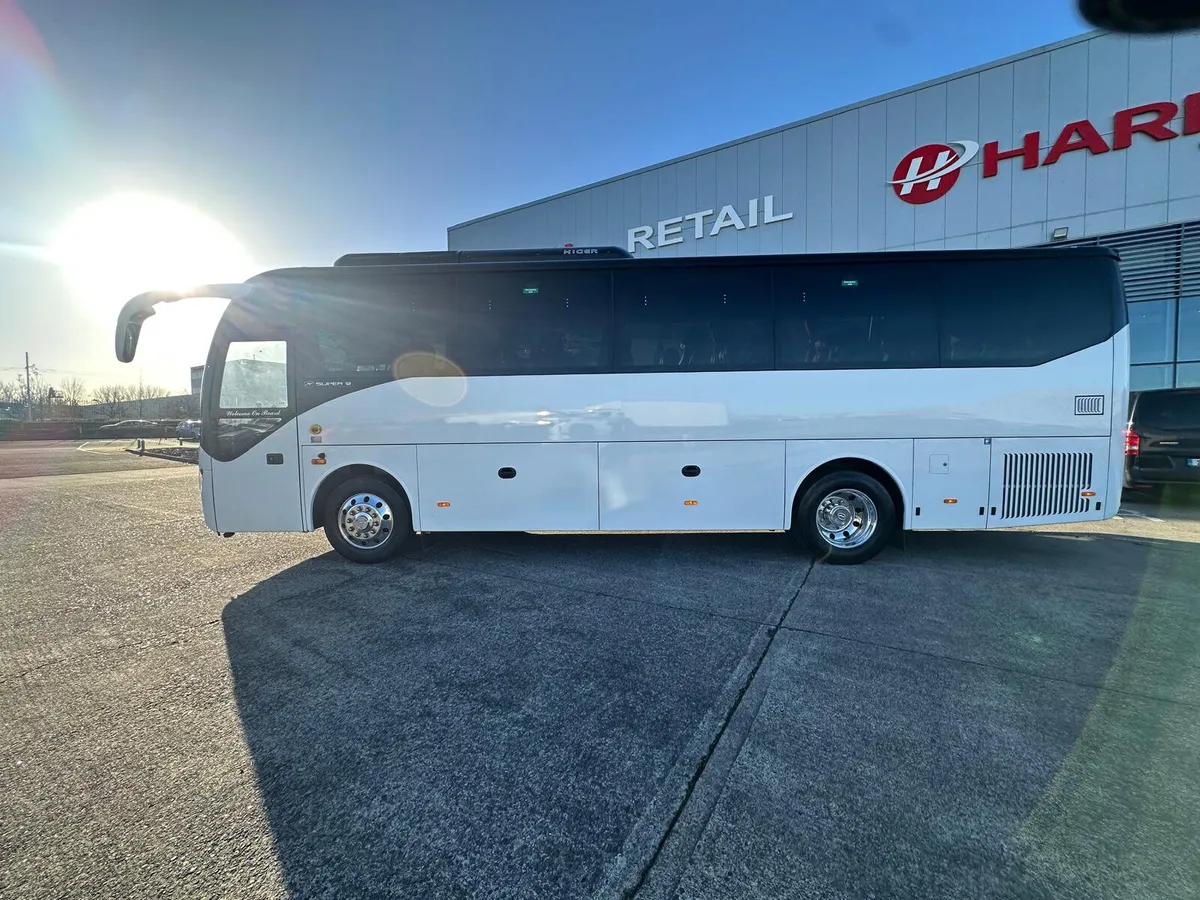 2022 Higer Super 9 39+G - Image 2