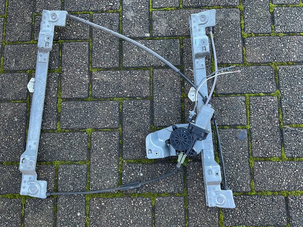 Kangoo 192 drivers window winder - Image 2