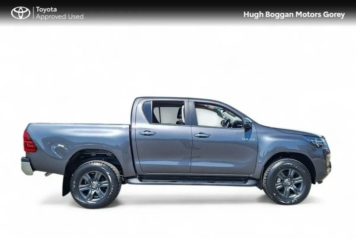 Toyota Hilux 2.8 SR5 Manual - Image 3