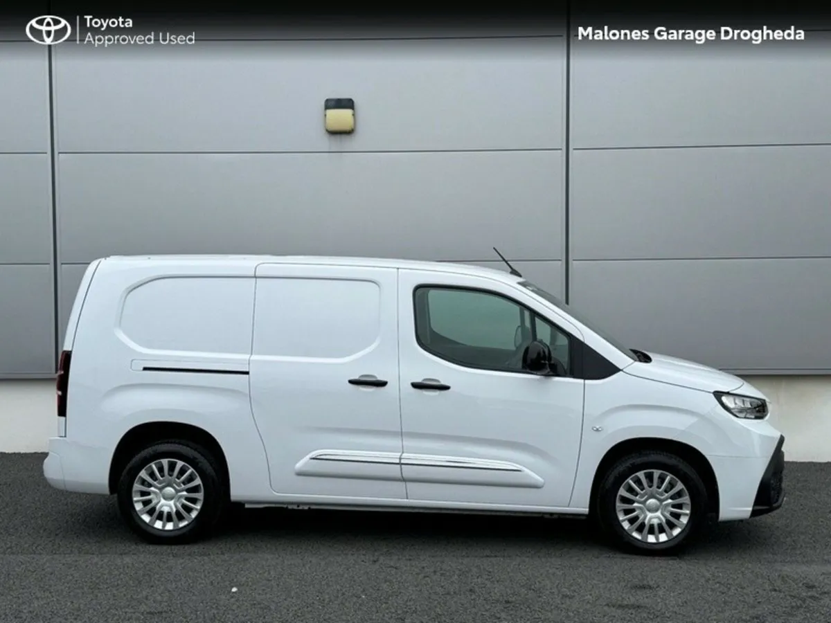 Toyota Proace City 1.5 LWB Automatic *VAT * Towbar - Image 3