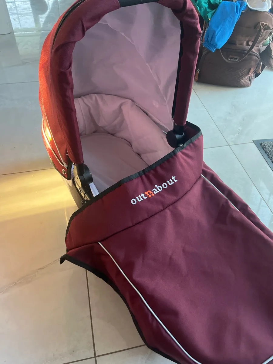 Out n about bassinet & double bar adaptor - Image 1