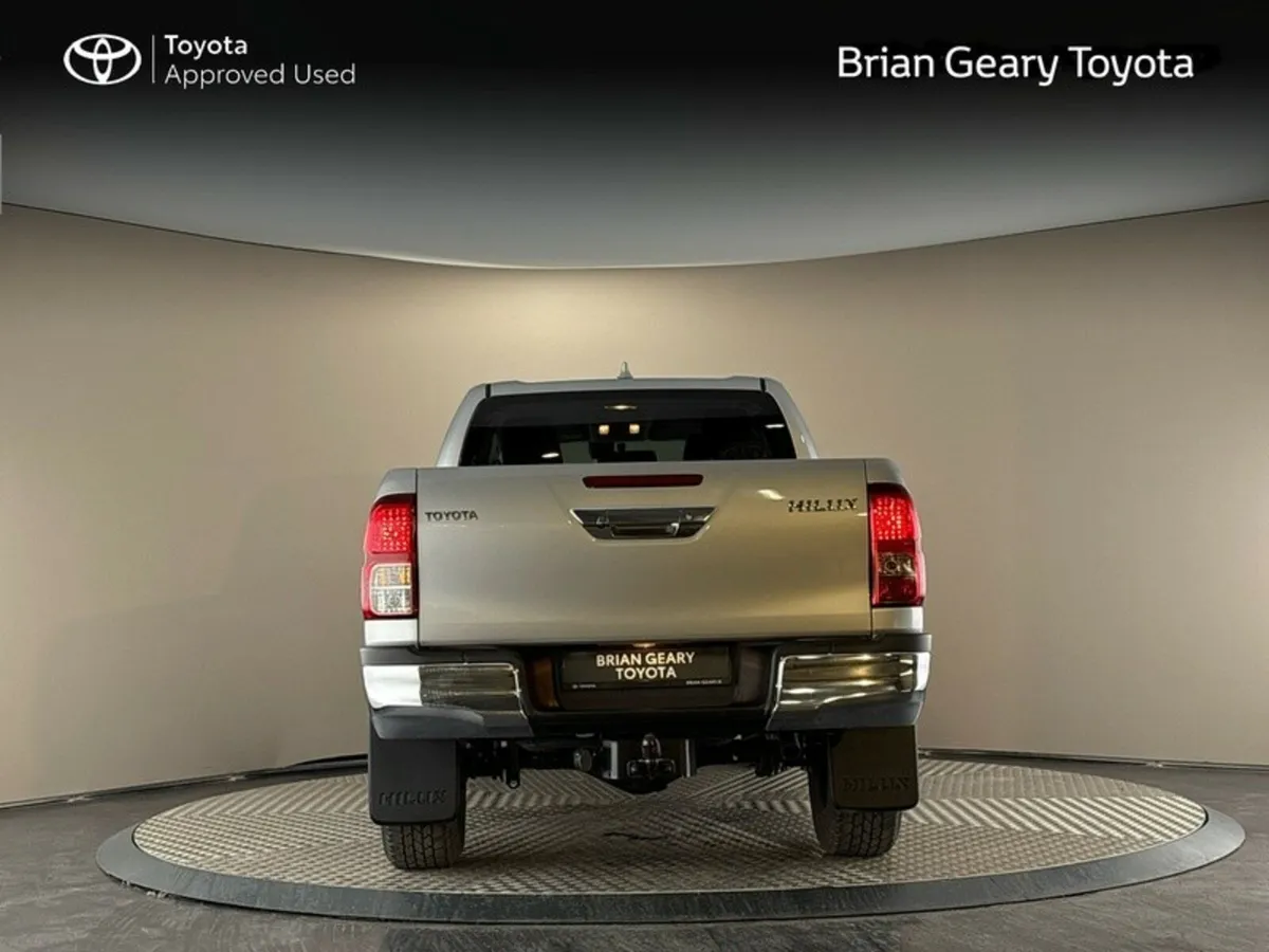 Toyota Hilux 2.8 SR5 Manual - Image 4