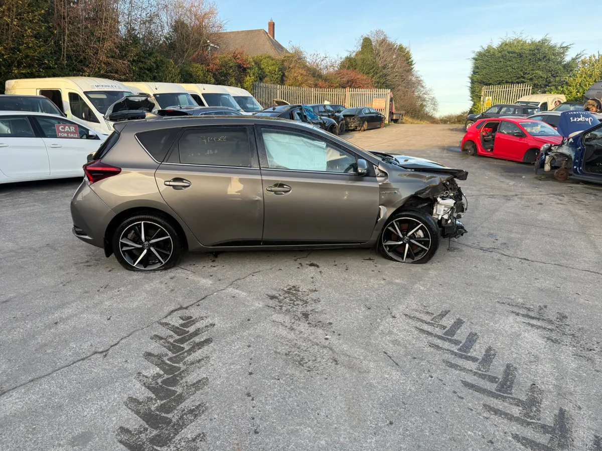 2018 Toyota AURIS 1.8 Hybrid Auto - Image 2