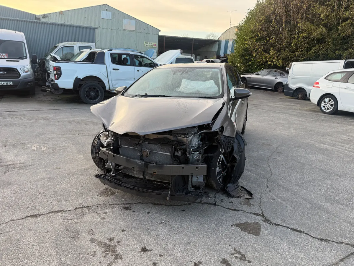 2018 Toyota AURIS 1.8 Hybrid Auto - Image 3