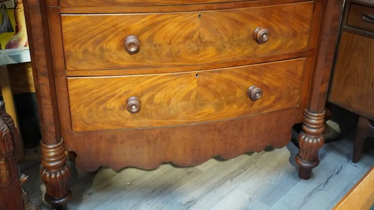Original Victorian Bow-Front Chest of Drawers - Image 4