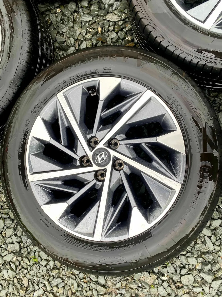 Like New  Alloys 5x114.3 Hyundai 18inch - Image 2