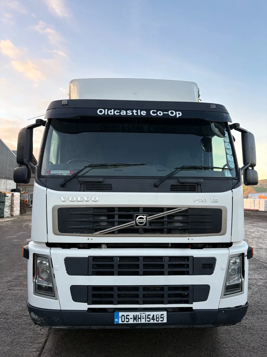 2005 Volvo FM12 380 6x2 Rigid Curtainside Lorry - Image 2