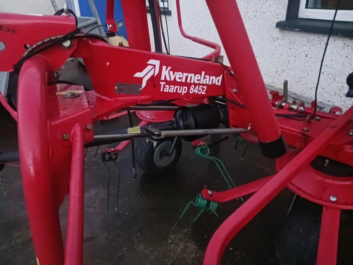 Kverneland 8452 Tarrup  Tedder - Image 3