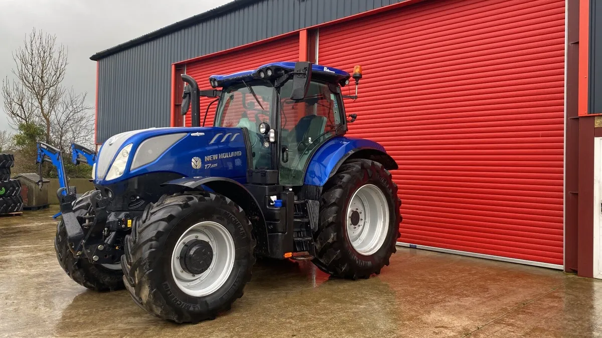 New Holland T7.225 2021 - Image 2