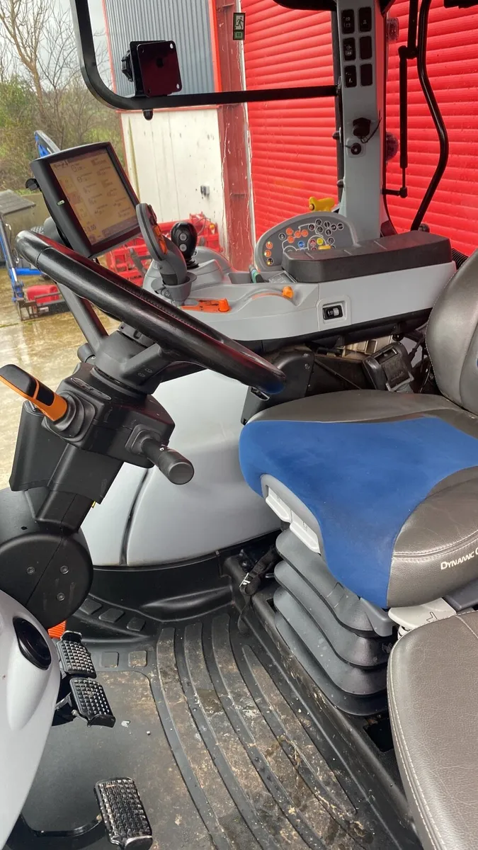 New Holland T7.225 2021 - Image 4