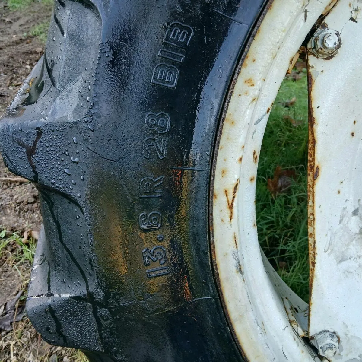 Two wheels and tyres 13.6 R28 - Image 4