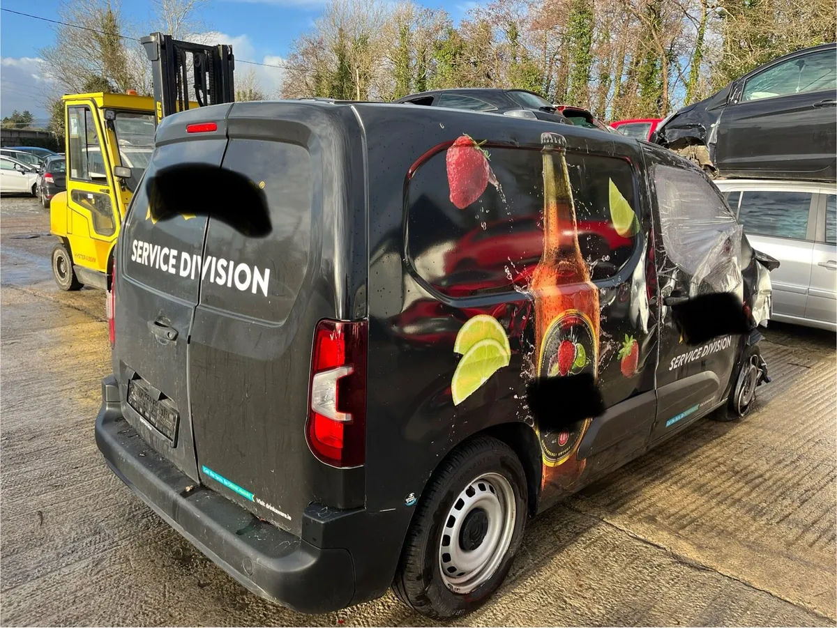2023 Citreon Berlingo for breaking - Image 3