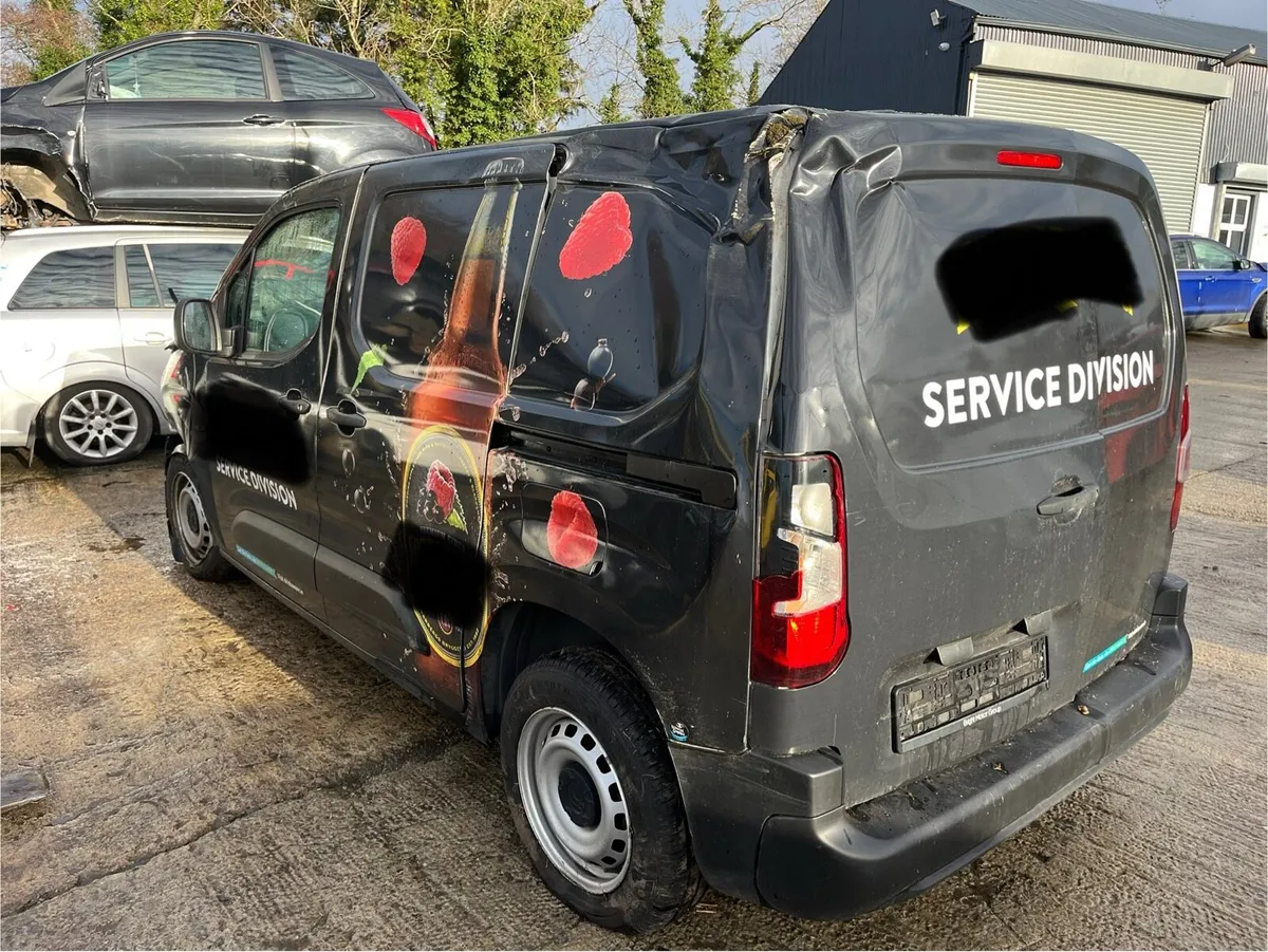 2023 Citreon Berlingo for breaking - Image 2