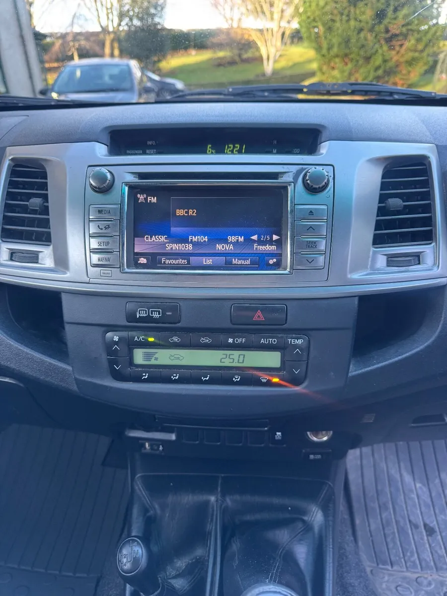 2016 Toyota Hilux Invincible D/Cab Pick Up 3.0 - Image 3