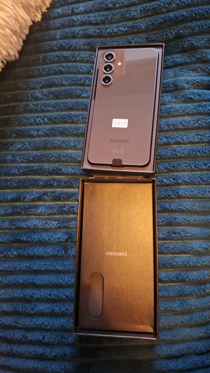 Samsung S24 FE - Image 2