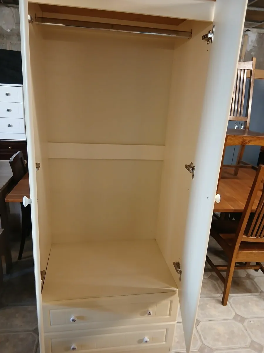 Bedroom set - Image 2