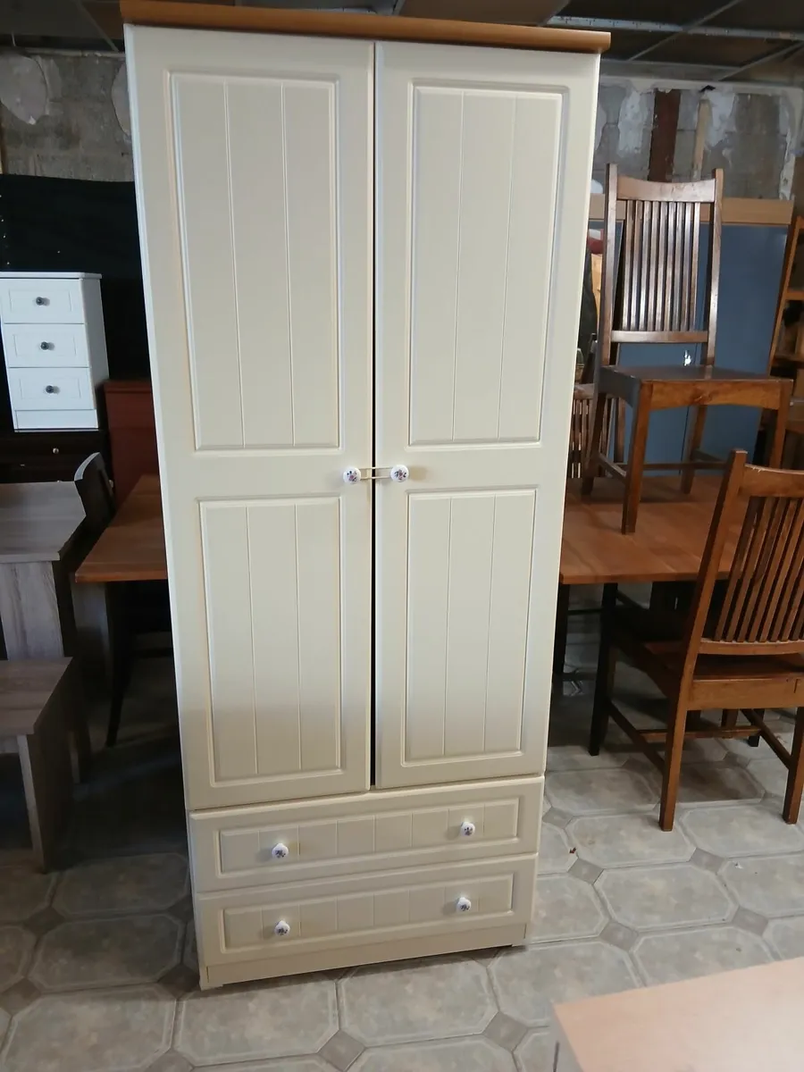 Bedroom set - Image 1