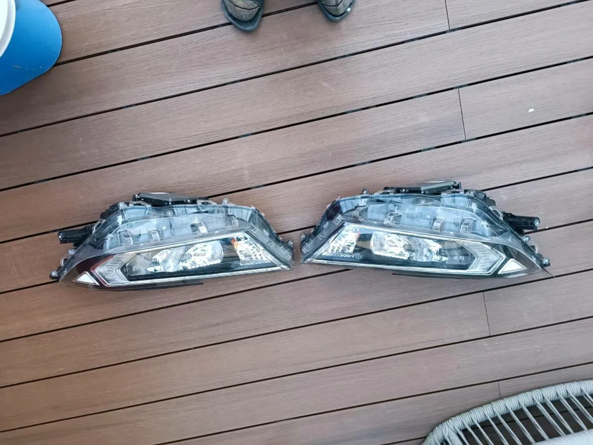 Toyota RAV4 headlight from 2018 - Image 2