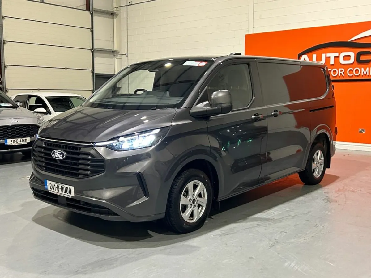 Ford Transit Custom 300 LIMITED L1H1 P/V ECOBLUE S - Image 4