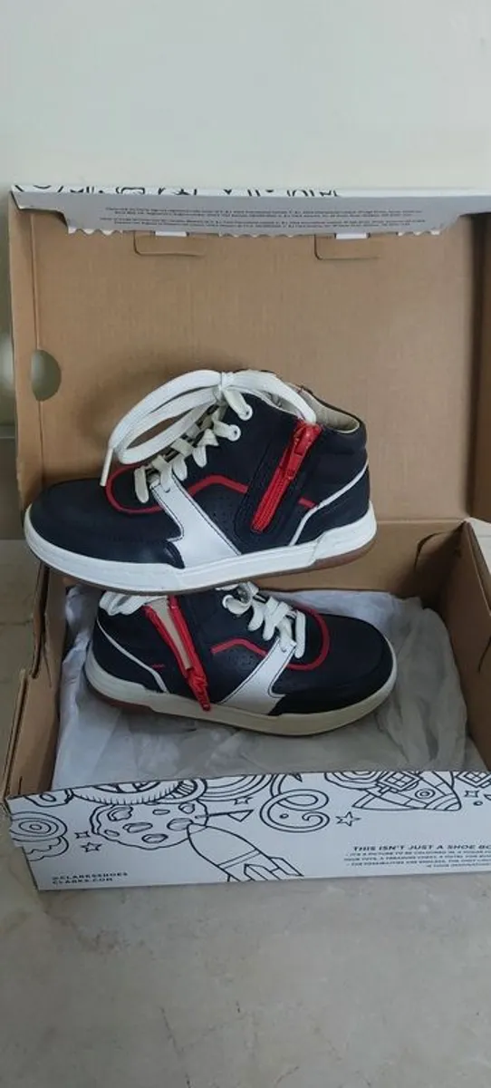 New Clarks Shoes leather with zip - Image 3