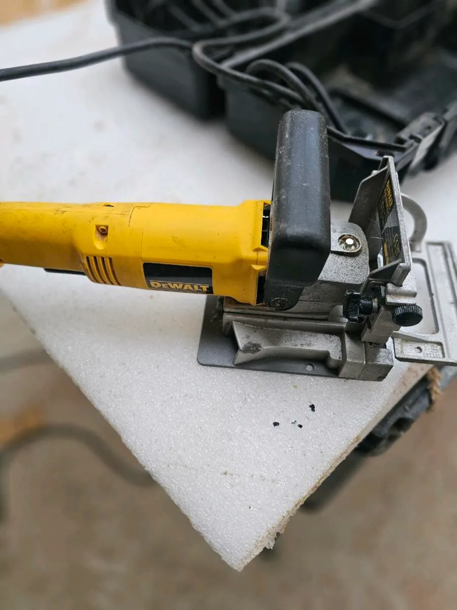 De walt buiscuit jointer. - Image 1