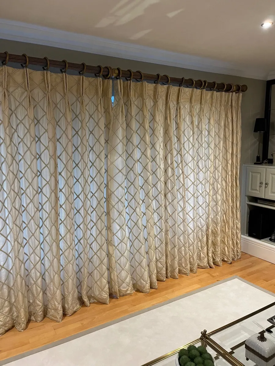 Curtains Reduced To Clear - Image 3