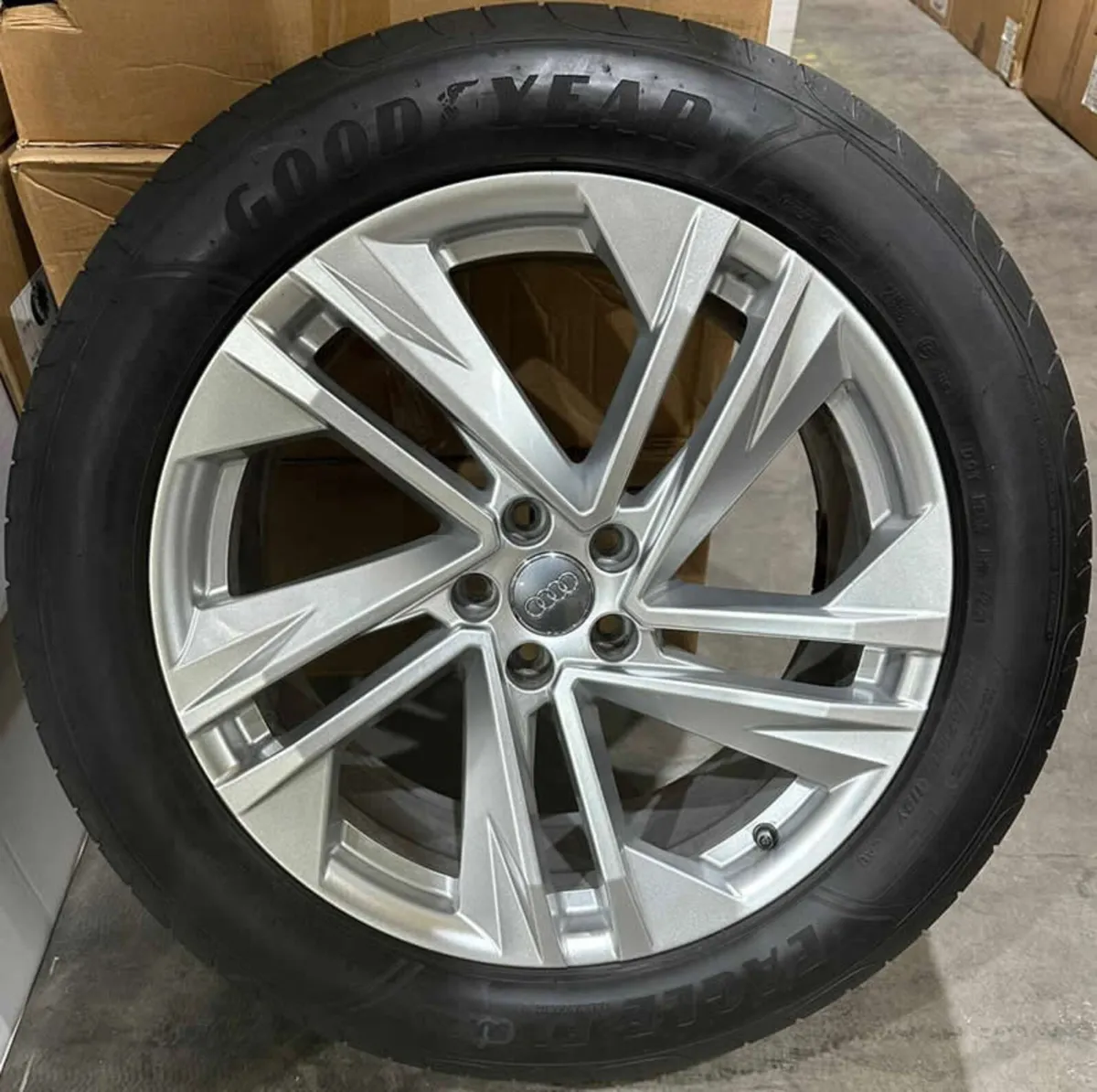 20" GENUINE OEM AUDI Q7 ALLOY WHEELS & TYRES - Image 2