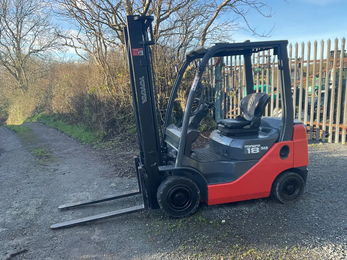 FORKLIFT - Image 1