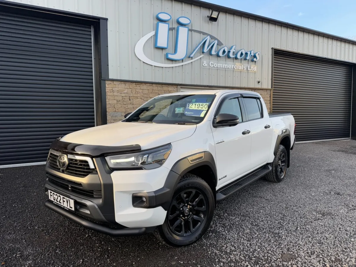 '22 Toyota Hilux Invincible X  2.8 D-4D - Image 3