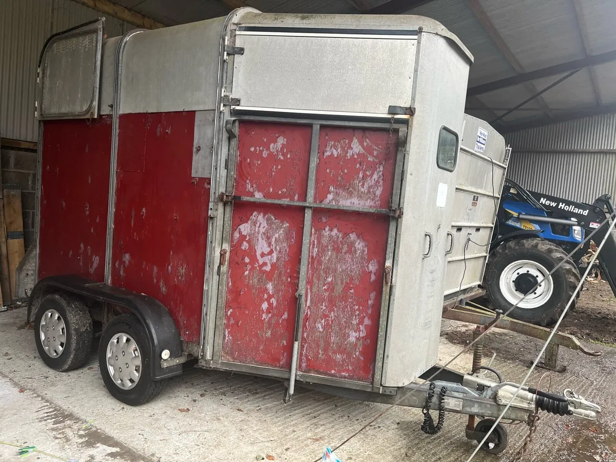 Horse Box 505 - Image 1