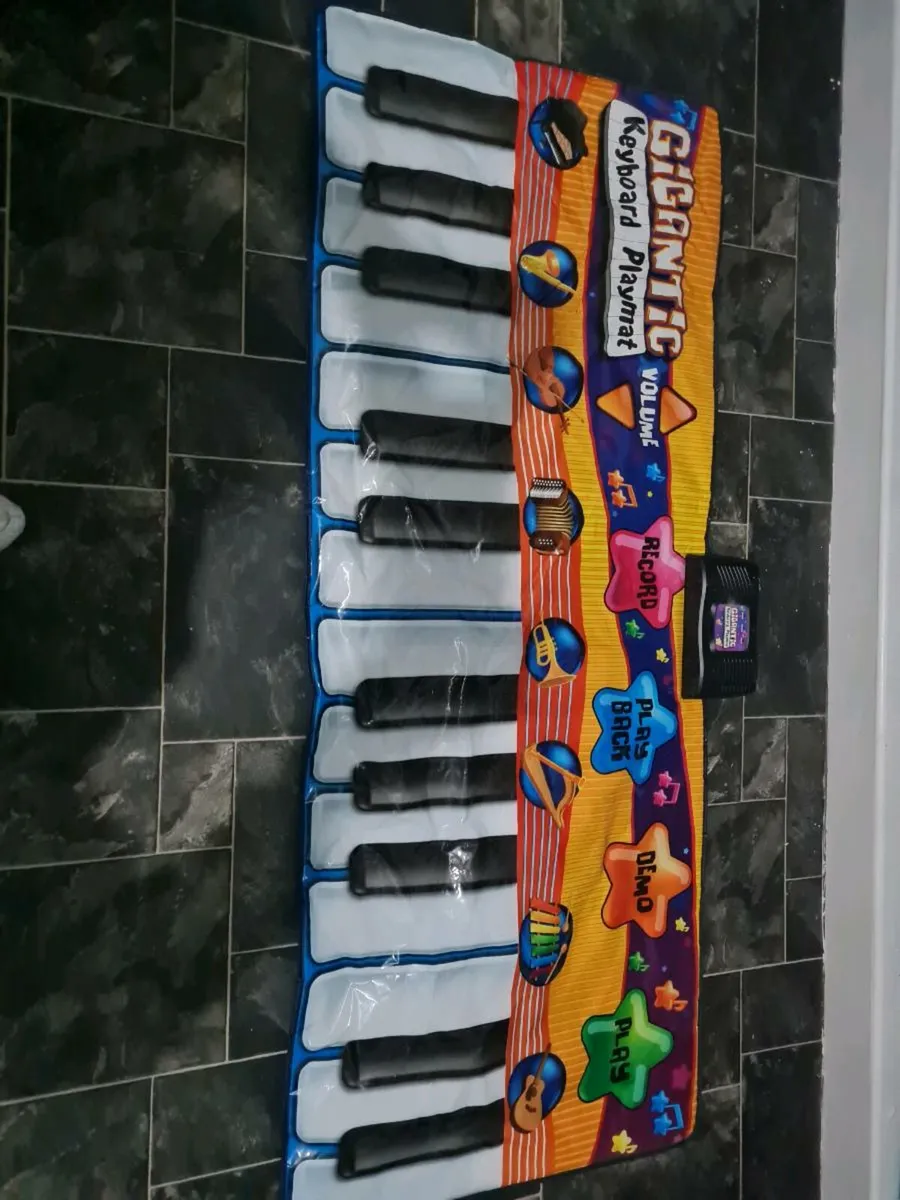 Stand on music playmate