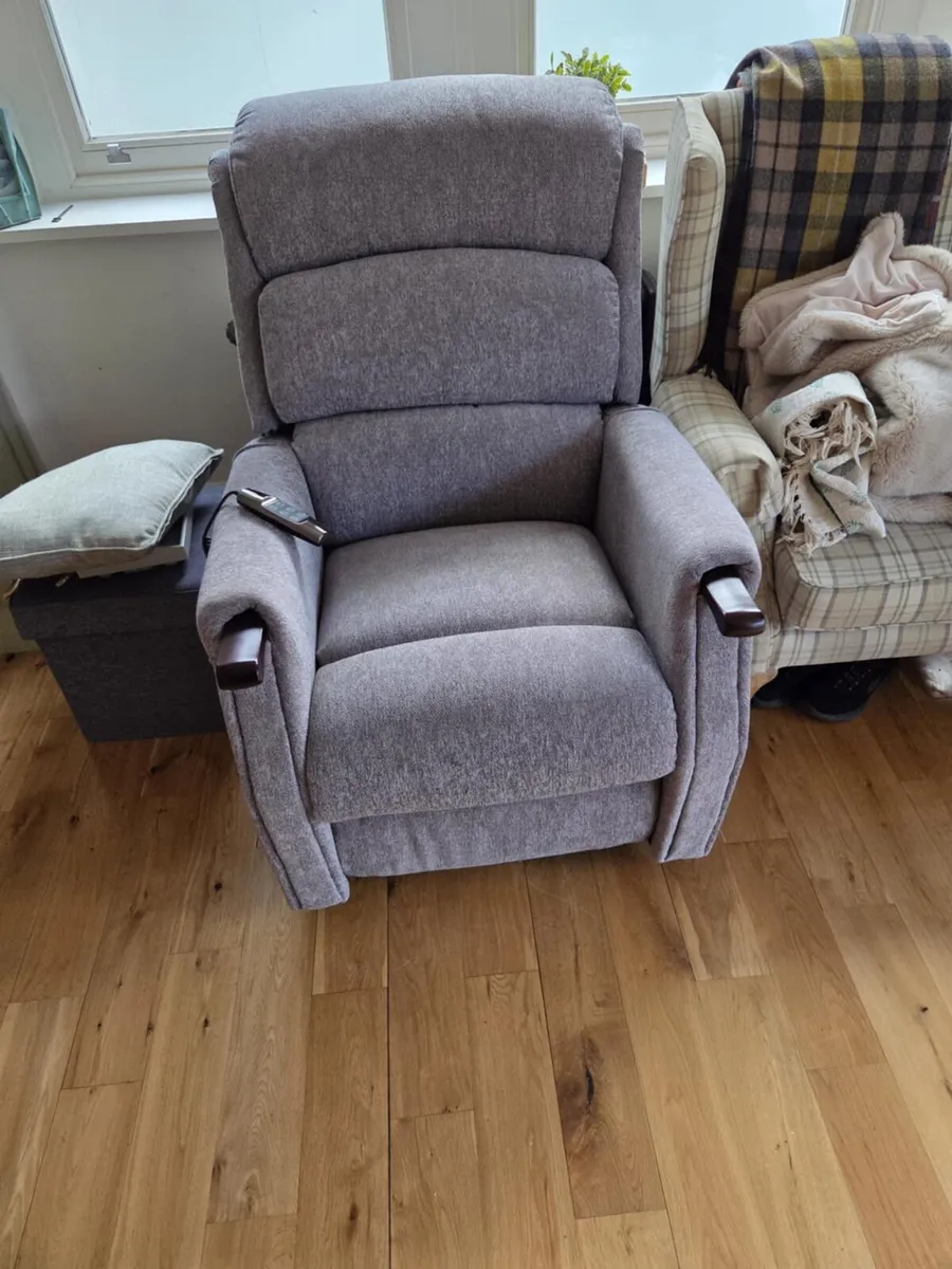 Electric recliner *as new* - Image 1