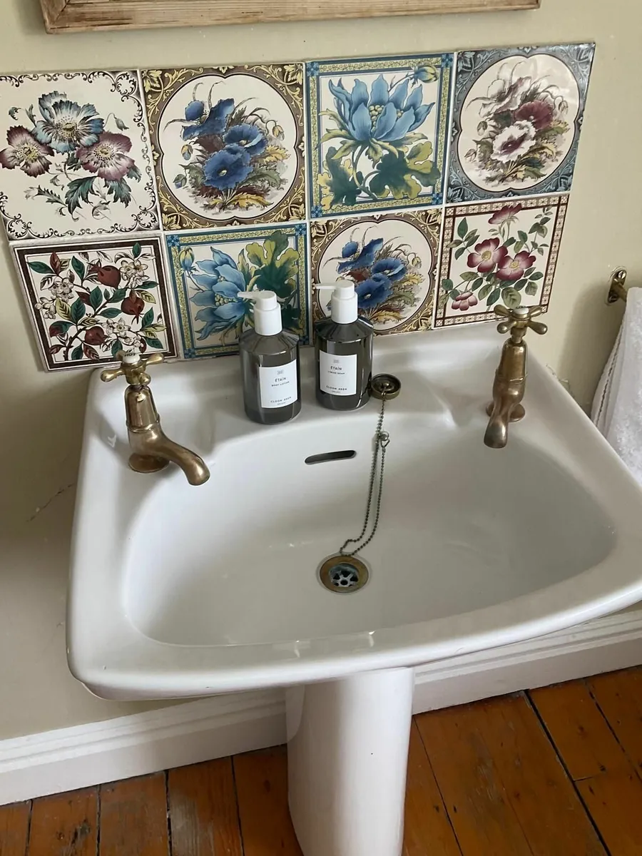 Cast iron sink and bath set - Image 4